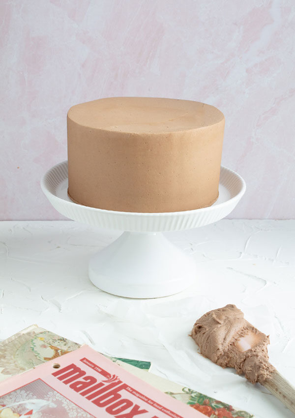 How to Frost a Cake: Step-by-step